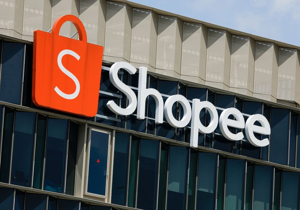 Shopee xác nhận yêu cầu nhân viên trợ giúp phải bồi thường thiệt hại cho máy tính
